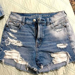 American Eagle Medium Wash Denim Shorts Size 00